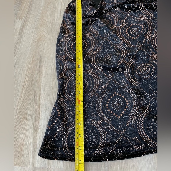 Super Sparkly ONYX NITE Black & Bronze Scoop Neck Top. - Picture 10 of 10